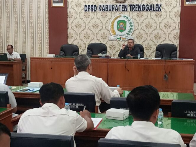 
Pansus III DPRD Trenggalek Kebut Raperda Fasilitasi Penyelenggaraan Ponpes dan Madrasah, Ini Alasannya