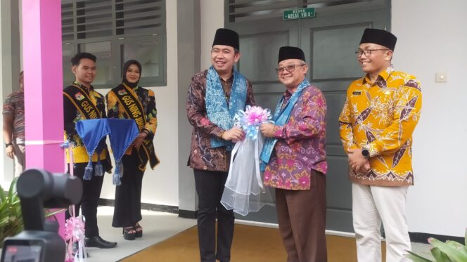 
Mendikdasmen Resmikan Revitalisasi 124 Sekolah di Jember, Fokus Perbaikan Sarana Pendidikan