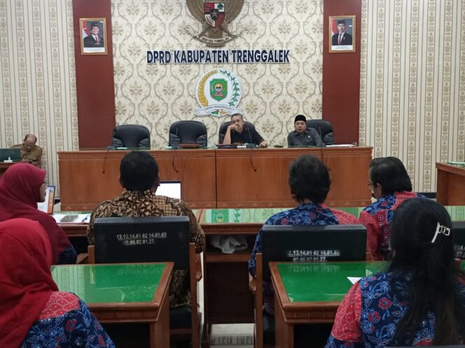
Ikatan Apoteker Indonesia Cabang Trenggalek Wadul ke Dewan Terkait Proses Perizinan