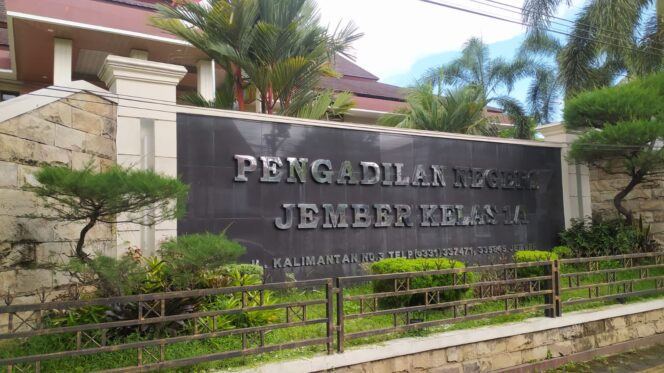 
PN Jember Nyatakan Tak Berwenang, Gugatan Wabup Djoko terhadap Bupati Fawait Gugur