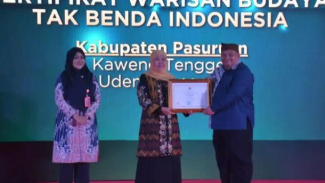 
Identitas Tengger Makin Paten, Kaweng dan Udeng Bromo Resmi Jadi WBTB Nasional