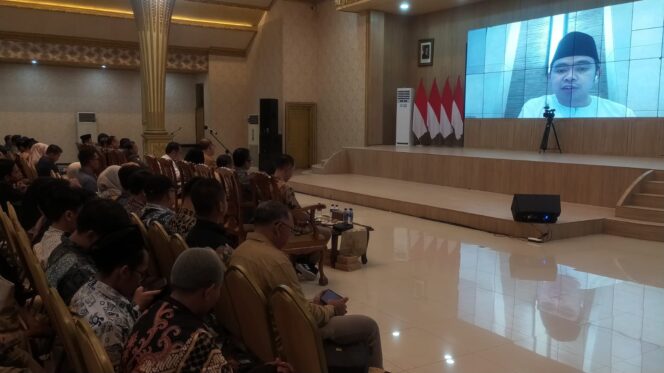 
Dari Makkah, Bupati Jember “Semprot” Dapur MBG: Anggaran Menu Tak Boleh Dipotong