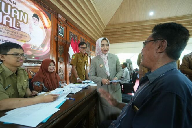 
Pemkot Mojokerto Salurkan Bansos Uang Tunai kepada 294 Tukang Becak