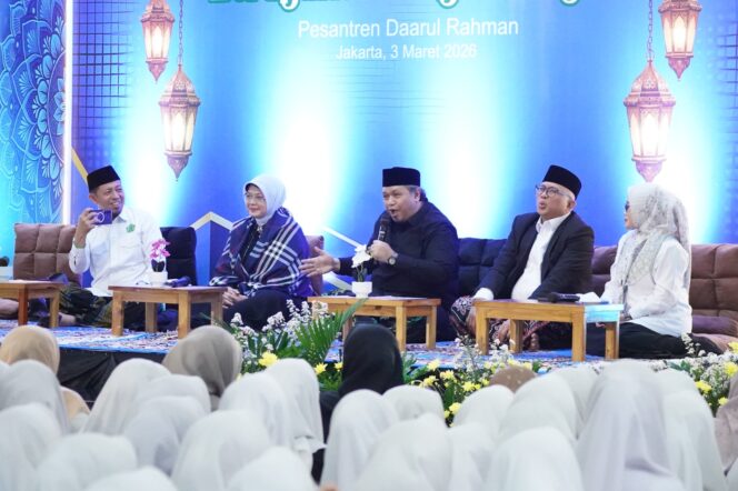 
Kemenag Gelar Takjil Pesantren, Ajak Santri dan Masyarakat untuk Beragama dengan Asyik