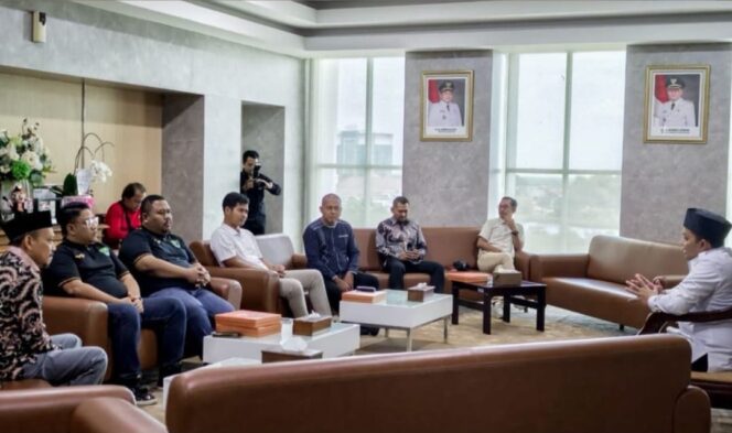 
Manajemen Persekabpas Resmi Beralih, Bupati Pasuruan Siap Genjot Target Liga 2