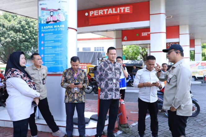 
Pemkab Jember Turun ke SPBU, Pastikan Stok BBM Aman di Tengah Isu Krisis Energi