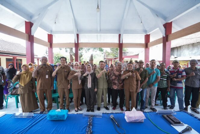 
Sosialisasi Budaya RT Berseri, Ning Ita Dorong Aktivasi Bank Sampah di Tingkat RW