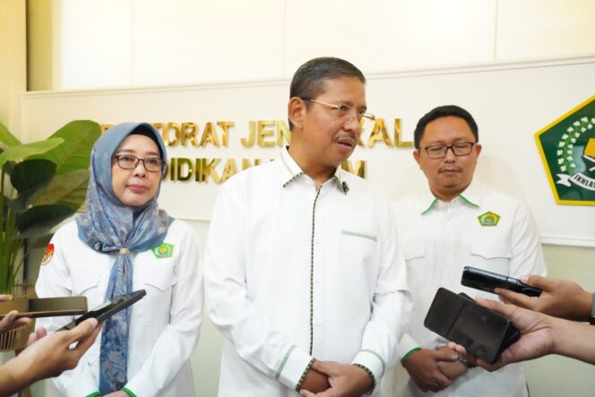 
Hari ini BOS Madrasah Mulai Cair, Dapat Digunakan Untuk Membayar Honor Guru Non ASN Madrasah Swasta