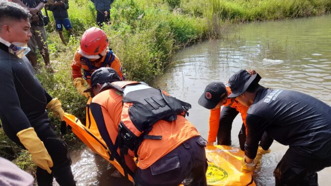 
BREAKING NEWS! Bocah Tenggelam di Bekas Galian Tambang Winongan Ditemukan Meninggal Dunia
