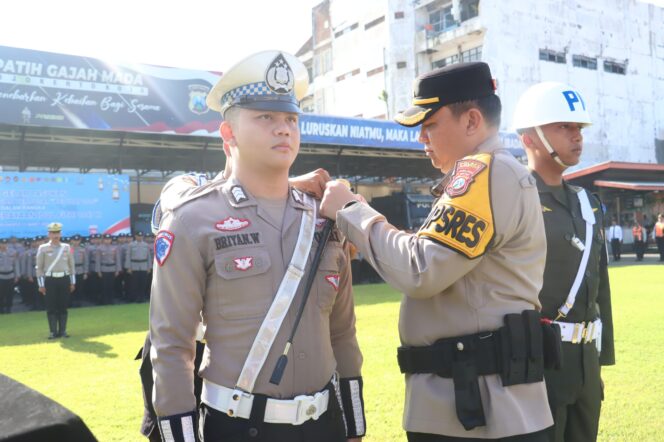 
Pimpin Apel Gelar Pasukan Ops Ketupat 2026, Kapolres Mojokerto Kota Siap Amankan Mudik Lebaran