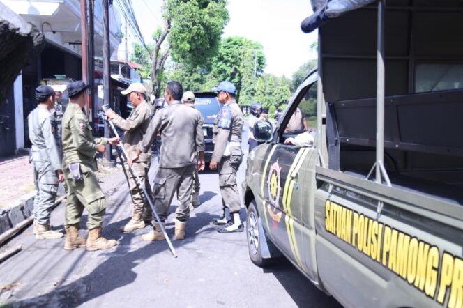 
Pemkab Jember Tertibkan Aktivitas di Trotoar, Siapkan Alternatif Tempat Usaha