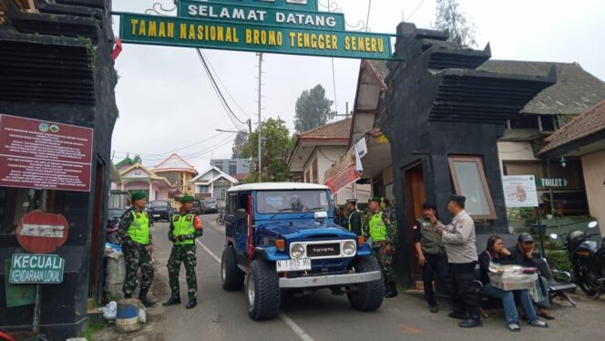 
Arus Wisata Bromo via Tosari Mulai Menggeliat, Personel Gabungan Siaga di Jalur Tanjakan