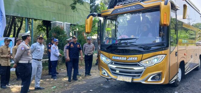 
Dishub Kabupaten Probolinggo Gelar Ramp Check, Pastikan Angkutan Umum Laik Jalan