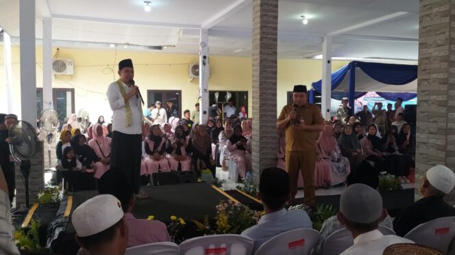 
Sholawat Kampung Jadi Ruang Aspirasi, Fawait Tambah Insentif Ketua Pengajian di Jember
