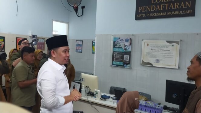 
Tinjau Puskesmas Mumbulsari, Bupati Fawait Soroti Pelayanan hingga Fasilitas