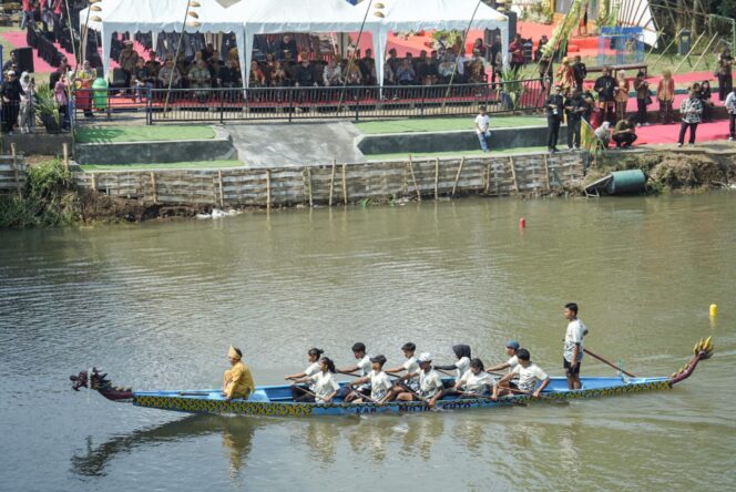
Kejurprov Dayung Piala Gubernur Jatim 2026 Resmi Dibuka di TBM, Ratusan Atlet Siap Berlaga di Kota Mojokerto