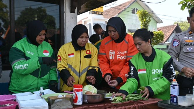 
Begini Cara Sederhana Polisi, Dishub, dan Srikandi Ojol di Pasuruan Memaknai Hari Kartini