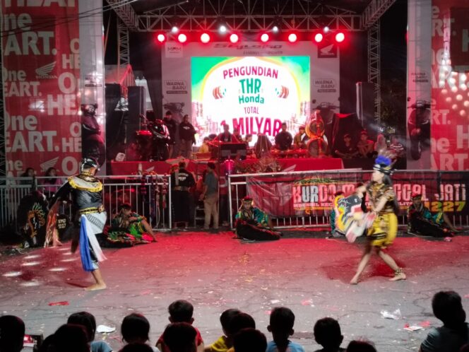 
Antusias Konsumen Warnai Pengundian UKH di Blitar, Honda PCX160 Jadi Hadiah Utama