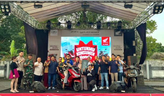 
Meriah! Pengundian UKH di Lumajang Hadiahkan Honda PCX160 CBS untuk Konsumen Beruntung