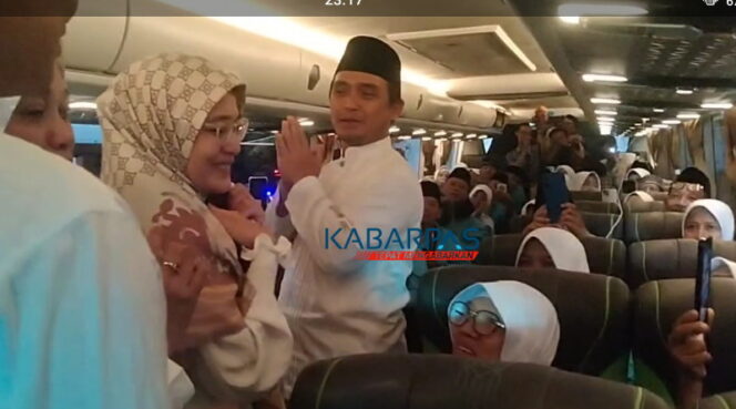 
Berangkatkan Ratusan Calon Jemaah Haji Kota Pasuruan, Begini Pesan Mas Adi…