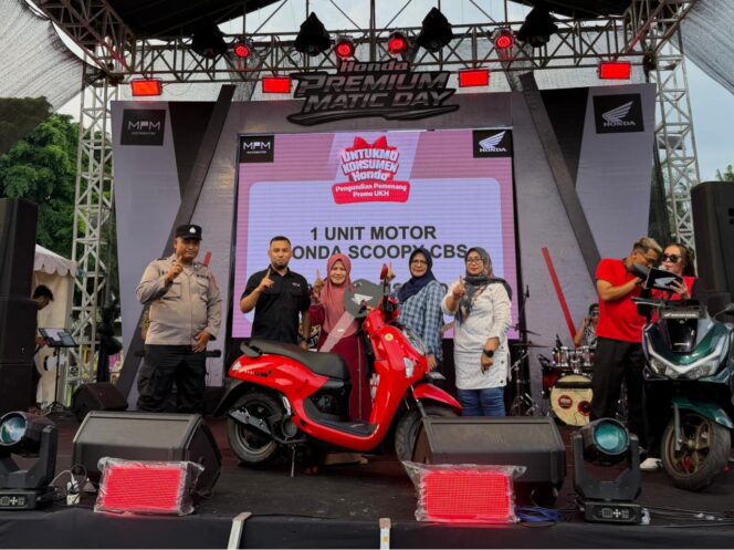 
Meriah! Pengundian UKH di Madiun Digelar di Lapangan Gulun, Konsumen Beruntung Raih Hadiah Utama