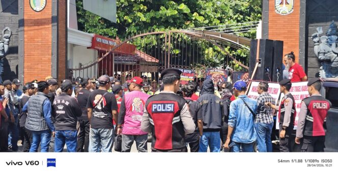
DPD 212 Jatim dan DPC Kediri Raya Sampaikan Aspirasi “Tolak KKN Perangkat Desa