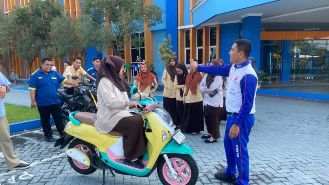 
Perkuat Peran Pendidik, MPM Honda Jatim Edukasi Guru SMK Muhammadiyah 1 Kepanjen tentang Keselamatan Berkendara