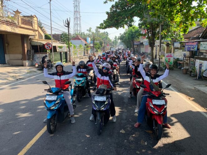 
Kompak! Biker Honda Vario Ramaikan “Laki Code” Lewat Satmori dan Night Ride di Blitar
