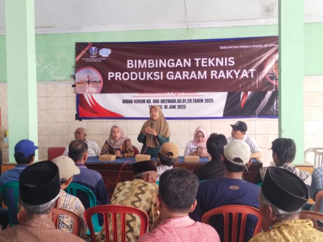 
Diskan Kabupaten Probolinggo dan DKP Jatim Gaspol Benahi Garam Rakyat